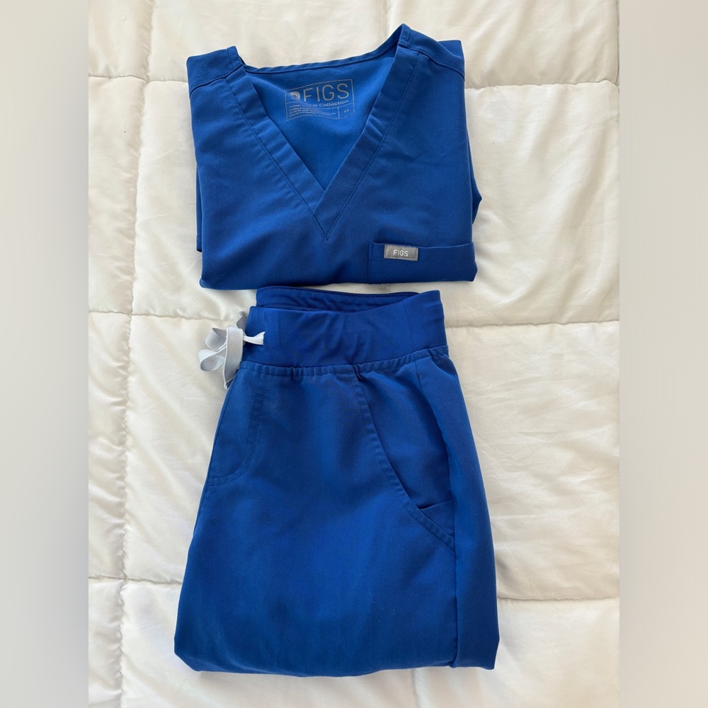 FIGS blue XS Zamora and XS Catarina scrub set